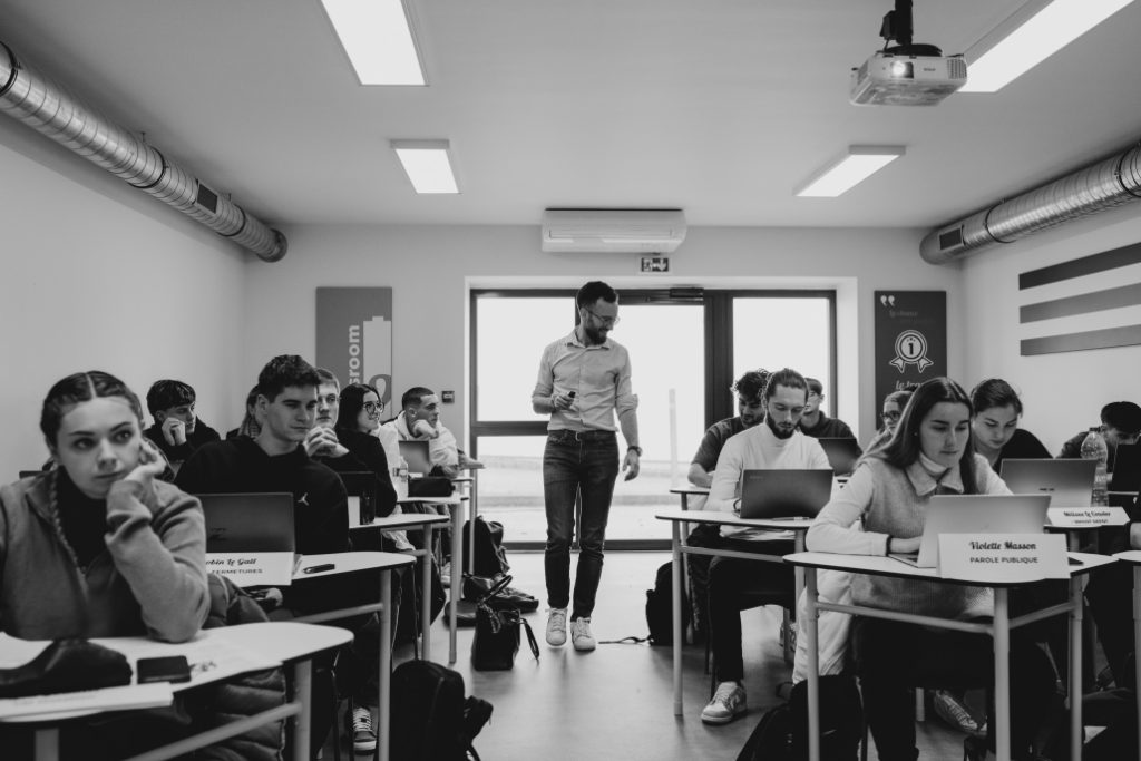 le cours de titre princpal